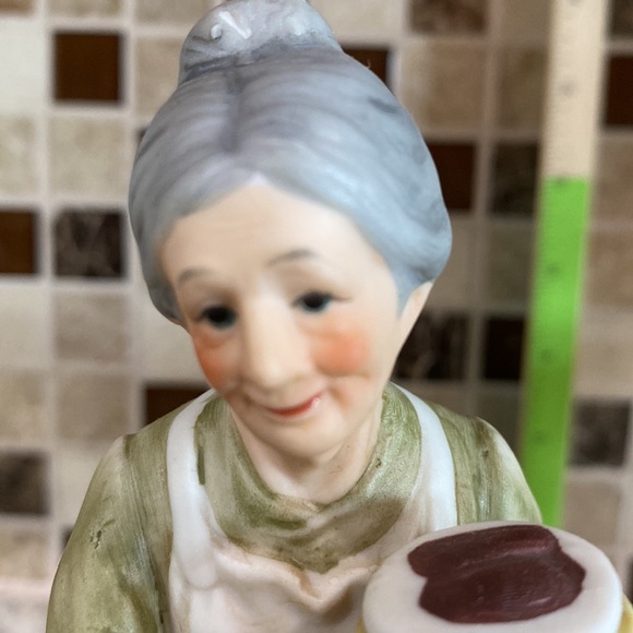 Homco Grandmother and pup figurine - Picture 4 of 6